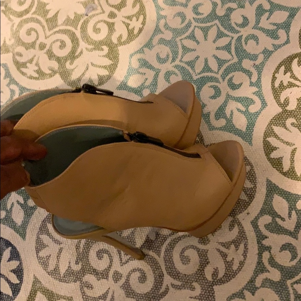 Tan  Heels 👠 ❤️❤️❤️